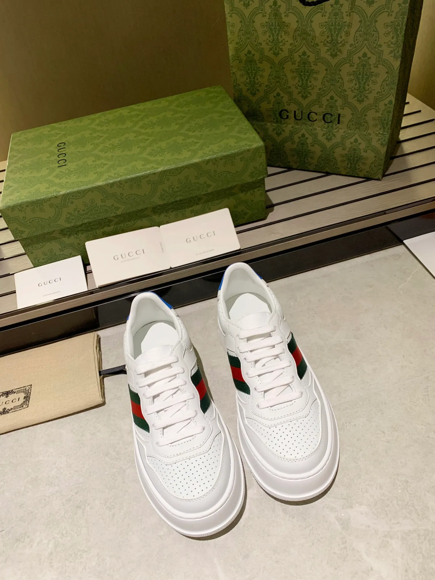 👟👟Ex-factory price 560👟👟 Men's size +10 Gucci2022 spring and summer new casual sports white shoes, purchasing version of the original version with a one-to-one molded IP light material sole! Upper calfskin, lining calfskin, foot pads calfskin. Complete purchasing version. Code number: female 35-40#, male 39-44# (45 customized)